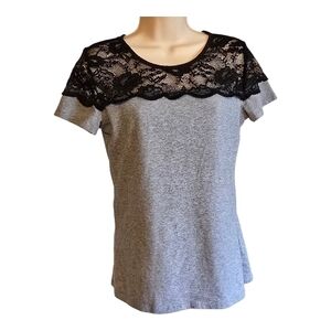 H&M Gray Lace Yoke Top Short Sleeve Tee Size M Black Floral Lace Casual Chic